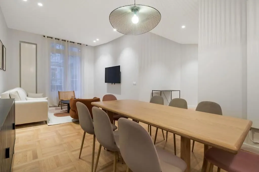 פריז B.Appart 6Pers#2Bedrooms#Victorhugo#Arcdetriomphe צרפת