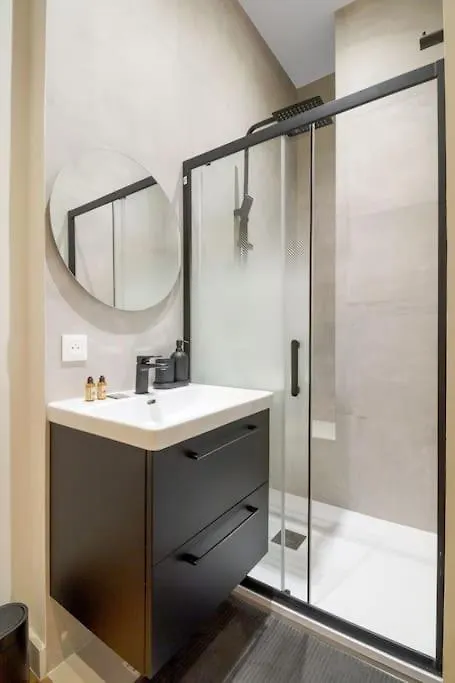 פריז B.Appart 6Pers#2Bedrooms#Victorhugo#Arcdetriomphe 0*,  צרפת